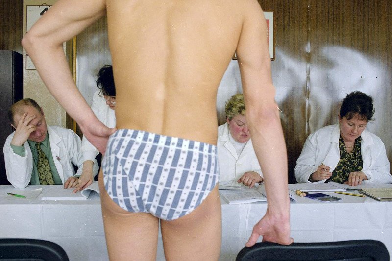 Jarosław Gowin "stawał na głowie", by uniknąć wojska. Sposób było więcej: "Próbowałem się powiesić"