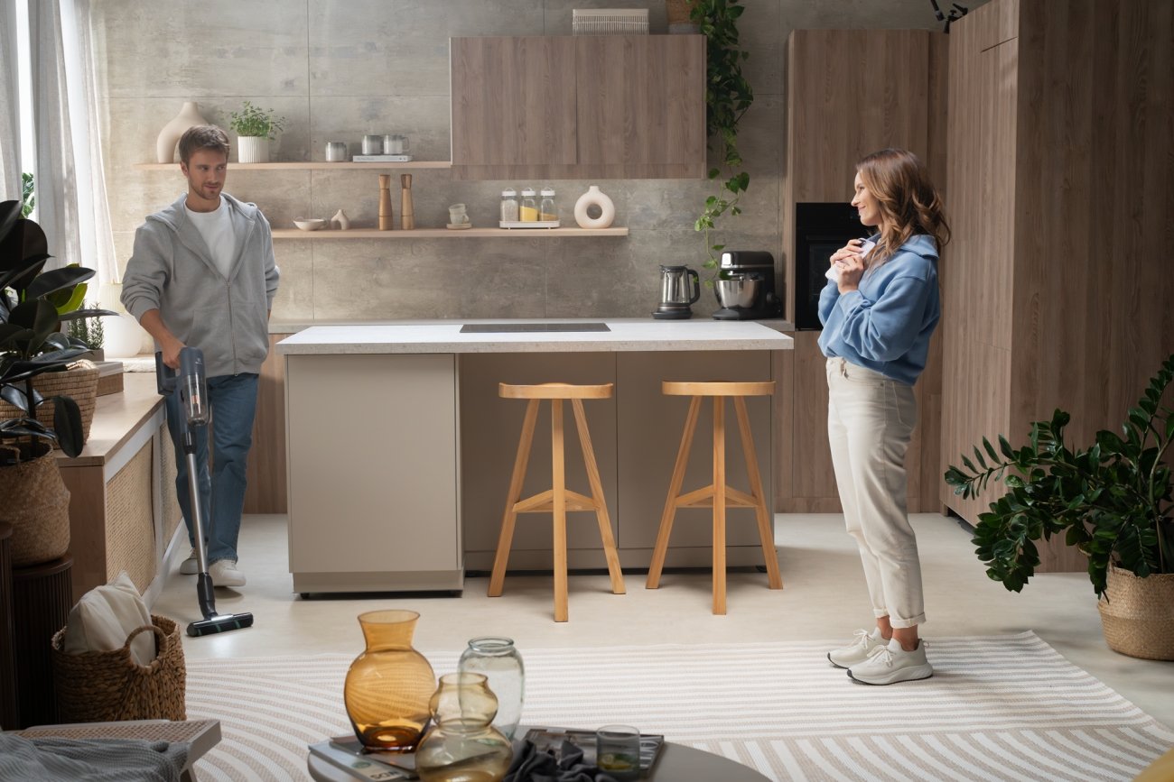 "Domowe historie" to kampania edukacyjna marki Electrolux, która  promuje świadomy wybór ekologicznych i energooszczędnych urządzeń gospodarstwa domowego takich jak odkurzacz bezprzewodowy ULTIMATE 700 Turbo Drive.