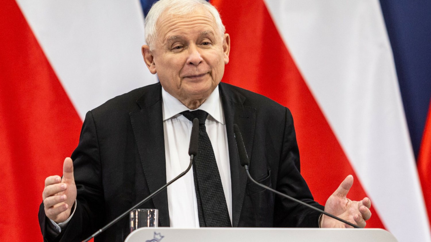 Jarosław Kaczyński znowu próbuje zrzucić winę za problemy w ochronie zdrowia na kogoś innego. Co na to lekarze?