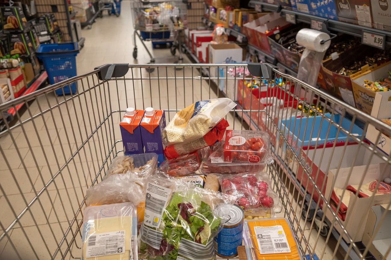 Ile zapłacimy za świąteczne zakupy? Wzrost cen jest znikomy Ile zapłacimy za świąteczne zakupy? Wzrost cen w porównaniu do poprzedniego roku jest znikomy