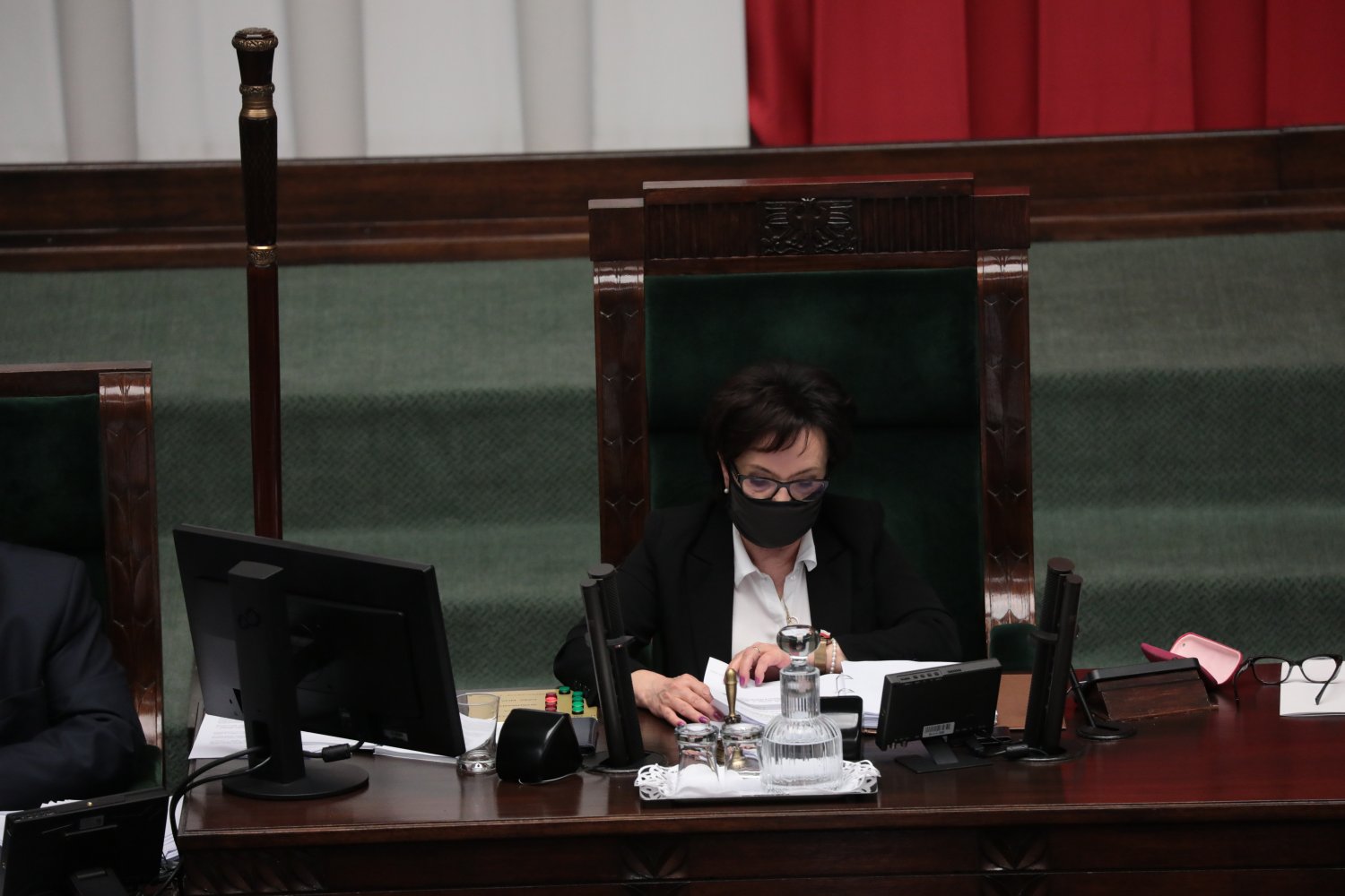 Opozycja chce odwołania marszałek Sejmu Elżbiety Witek ze względu na zarządzoną przez nią reasumpcję głosowania o odroczenie środowych obrad izby.