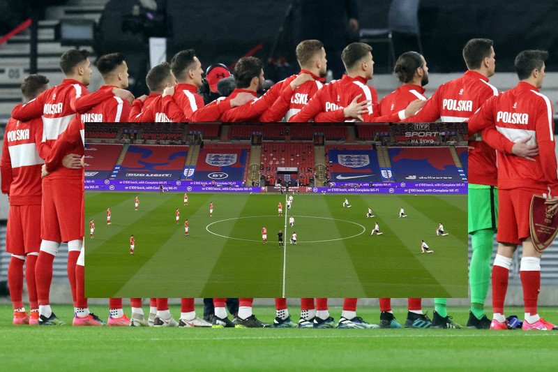 Wiele osób zastanawiało się, czy Polacy uklękną na murawie stadiony Wembley. Zdjęcie ilustracyjne.