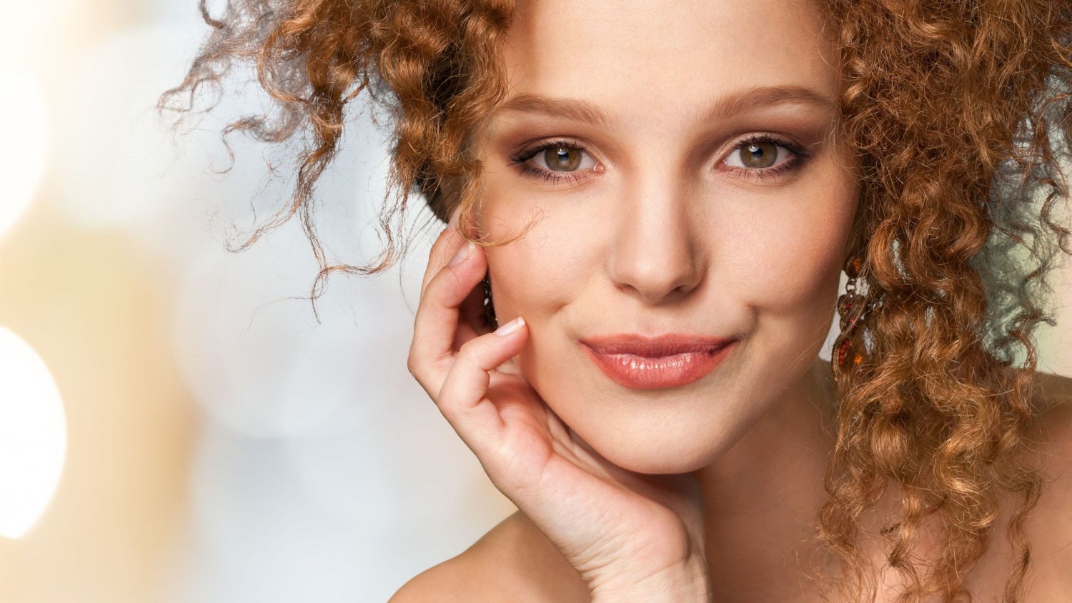 Niektóre zabiegi kosmetyczne możesz wykonać sama, bez wydawania fortuny w salonie piękności.