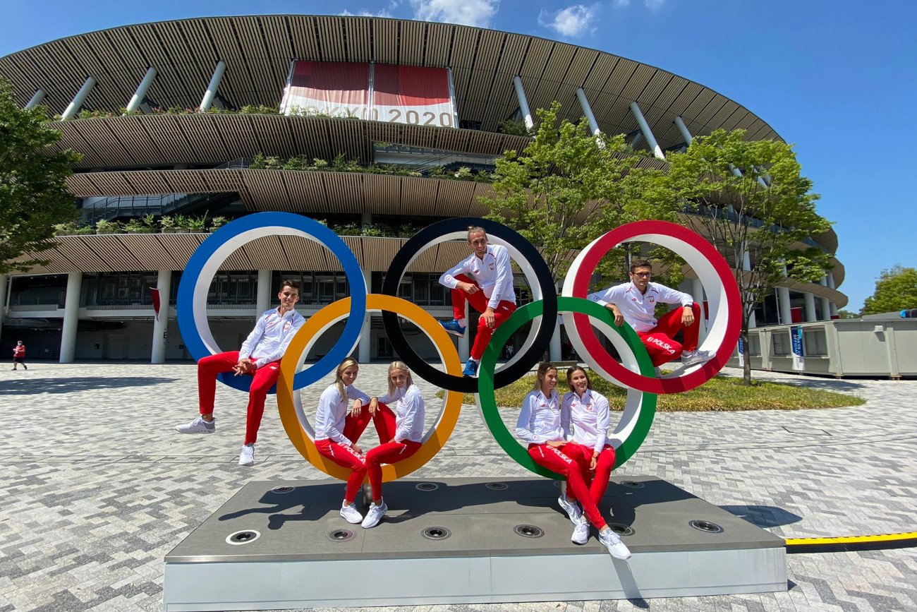 Nasza złota siódemka ze sztafety mieszanej 4x400 m przez olimpijską areną, gdzie okazali się najlepsi