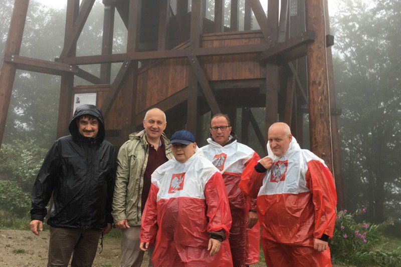 Prezes PiS Jarosław Kaczyński razem ze współpracownikami zdobył w ubiegłym roku szczyt Koziarz w Beskidzie Sądeckim