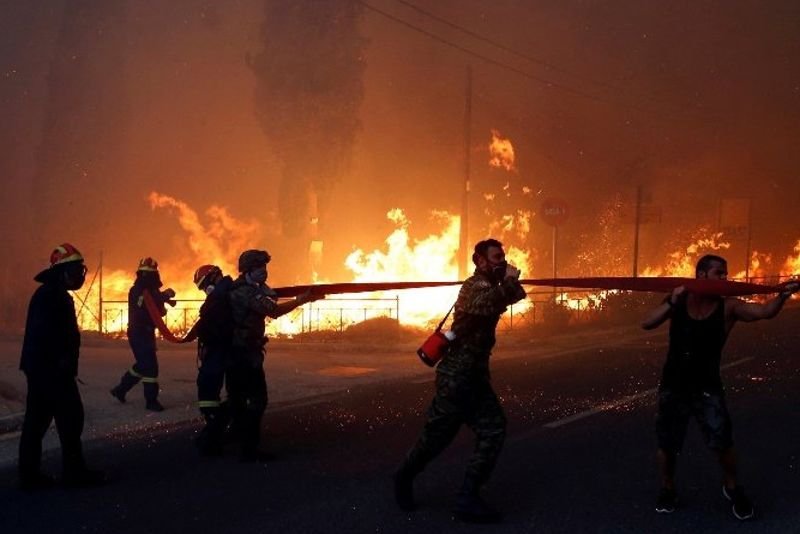 Pożary w Grecji pochłonęły już co najmniej 60 ofiar.