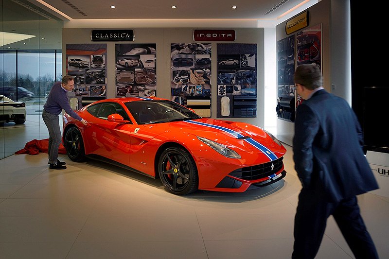 Posiadanie ferrari to kiepski argument polityczny...