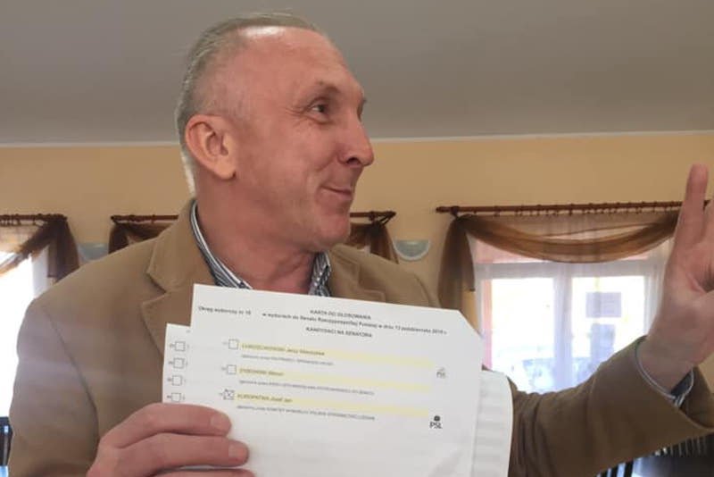 Piotr Zygarski twierdzi, że głosy na niego zniknęły.