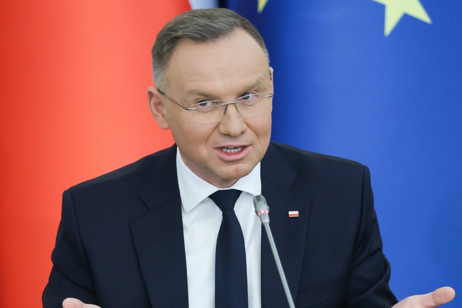 Duda zaprzecza sam sobie. Pokazał niekonsekwencję ws. nowych ustaw.