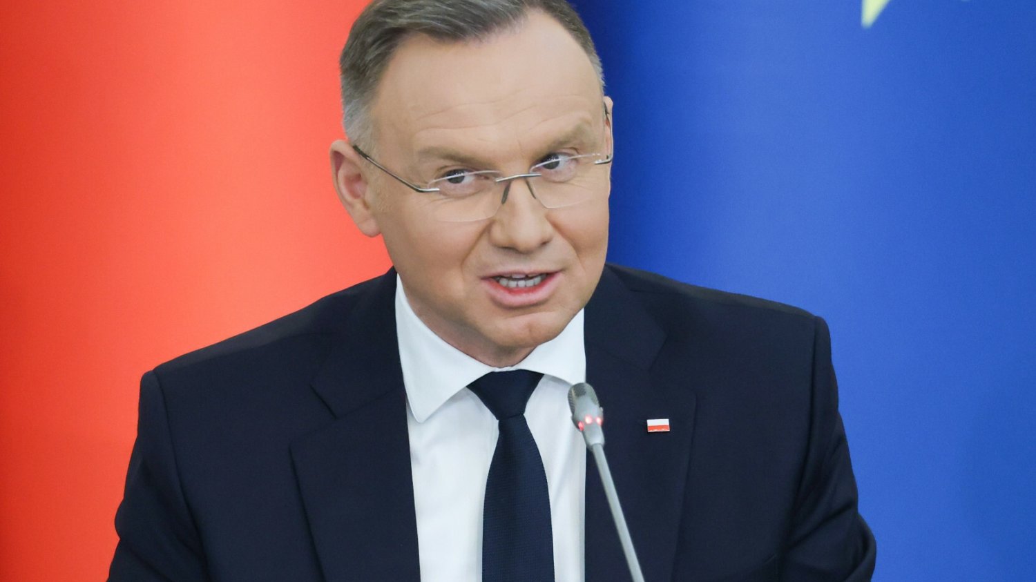 Duda zaprzecza sam sobie. Pokazał niekonsekwencję ws. nowych ustaw.
