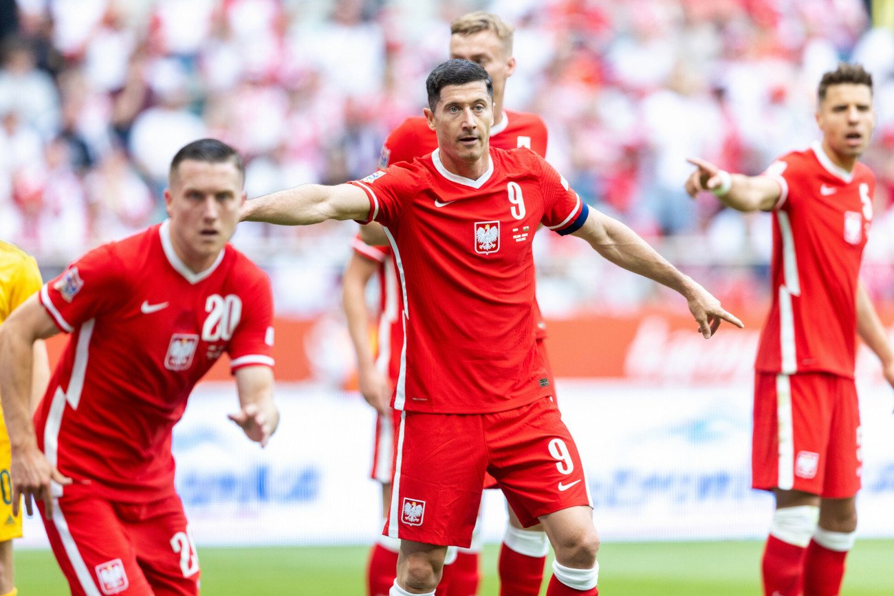 Robert Lewandowski i jego koledzy z reprezentacji będą chcieli podtrzymać dobrą passę - na trudnym wyjeździe w Belgii.