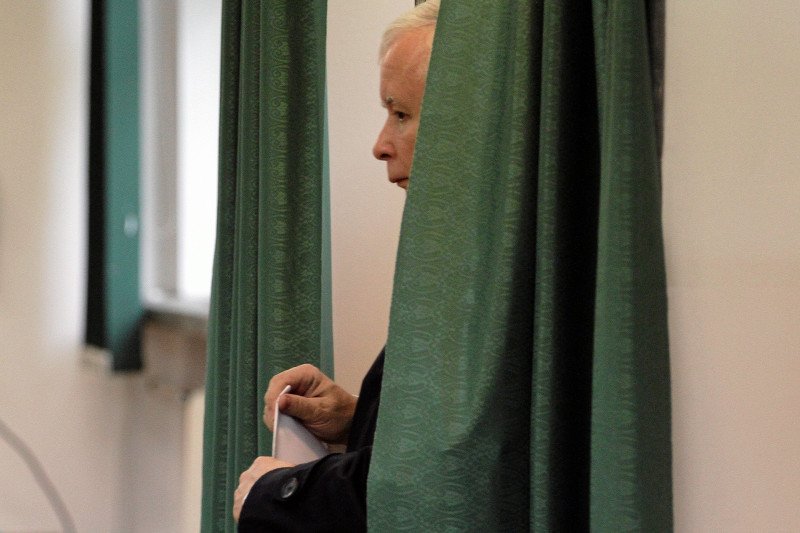 Wielu obserwatorów polskiej polityki zastanawia się, jak wysoko prezes PiS zalicytuje w politycznym brydżu i czy i zagra o całą pulę?