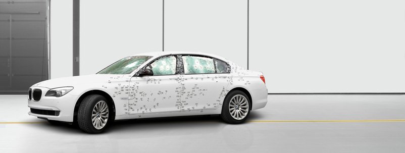Wygląd BMW 7 High Protection po badaniach odporności na przestrzelenie wg normy VR7