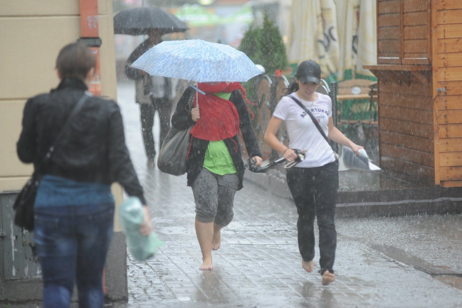 W niektórych regionach kraju wystąpią deszcze i burze.