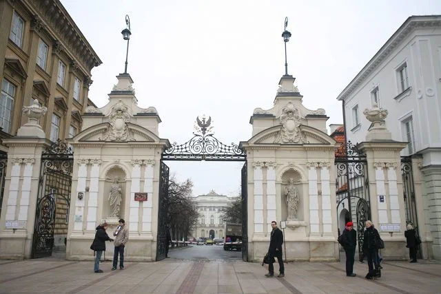 Na terenie kampusu Uniwersytetu Warszawskiego ogłoszono alarm bombowy