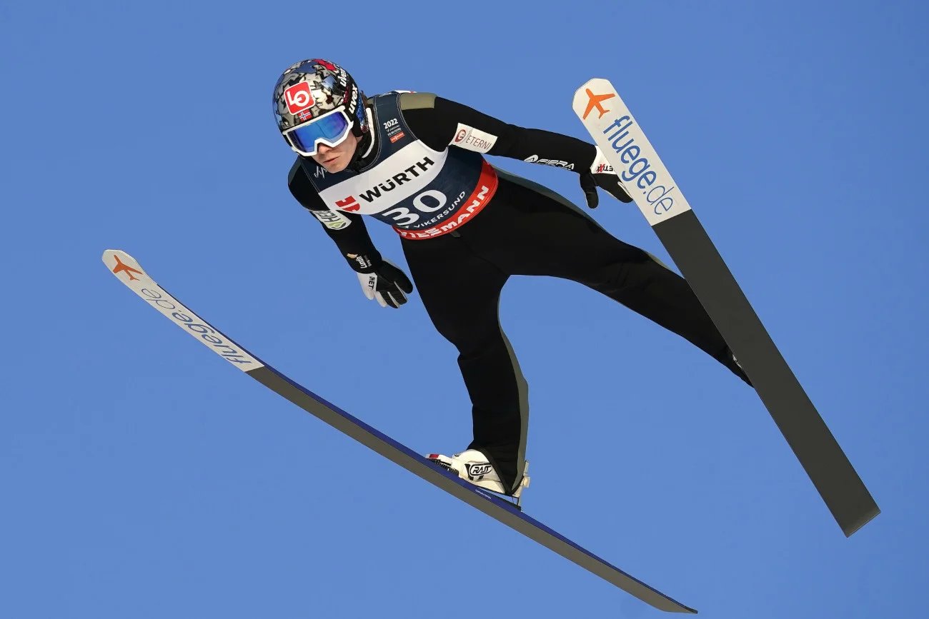Marius Lindvik po złocie olimpijskim w Pekinie dołożył kolejne wielkie zwycięstwo, mistrzostwo świata w Vikersund.