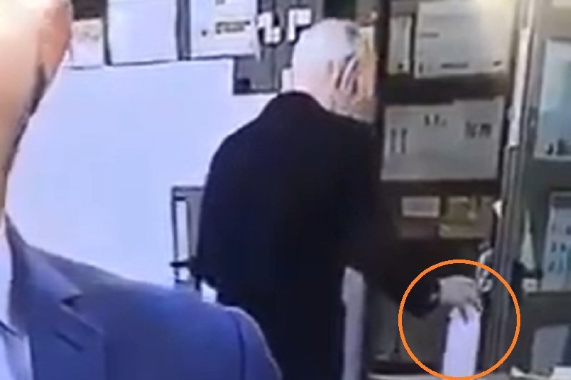 Mężczyzna próbował się napić płynu do dezynfekcji.