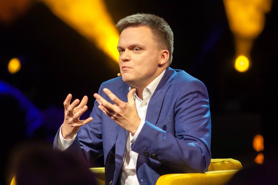 Gdańscy radni PiS pytają kto finansował konwencję Szymona Hołowni w Teatrze Szekspirowskim.