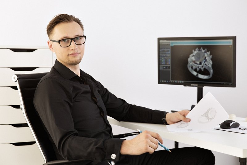 Marcin Nowak projektant biżuterii opowiada na czym polega wzornictwo trójwymiarowe.