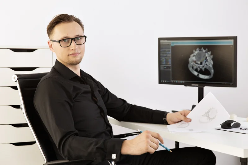 Marcin Nowak projektant biżuterii opowiada na czym polega wzornictwo trójwymiarowe.