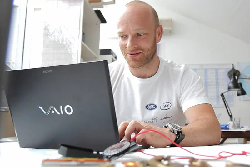 Ben Saunders korzysta z najnowszych technologii, dzięki czemu pozostaje w stałym kontakcie ze światem.
