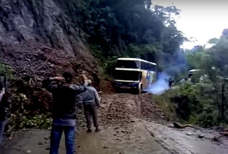 Tragiczny wypadek autobusu w Bolwii. Spadł w przepaść, 20 osób nie żyje.