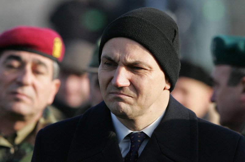 Marszałek Radosław Sikorski organizuje szkolenie wojskowe dla posłów i posłanek