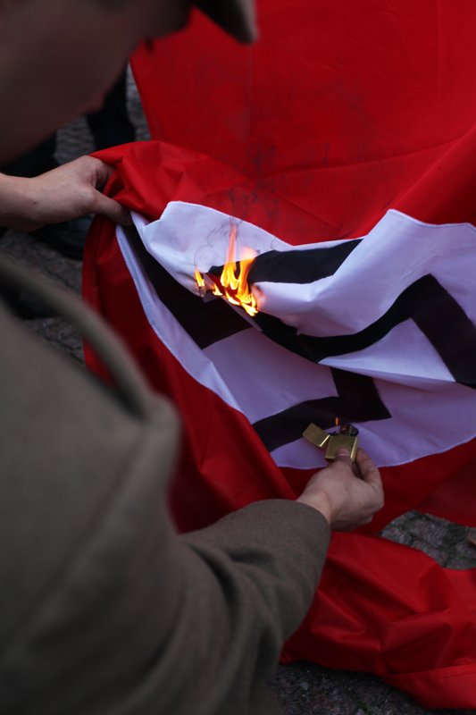 SWASTYKA-wyklęty znak słońca