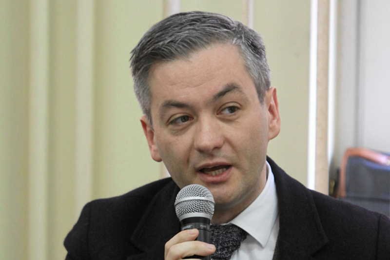 Robert Biedroń wysyła Antoniego Macierewicza do psychiatry.