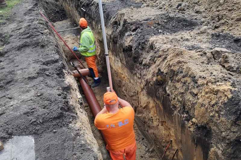 Układanie instalacji w Podkowie Leśnej.