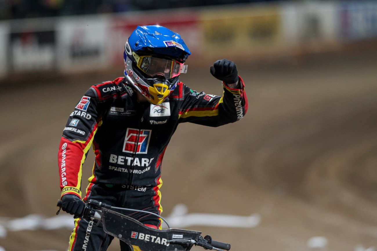 Maciej Janowski zdobył w 2021 roku dwa tytuły mistrzowskie, w Szwecji oraz Polsce. Ten drugi dla rodzinnego Wrocławia.