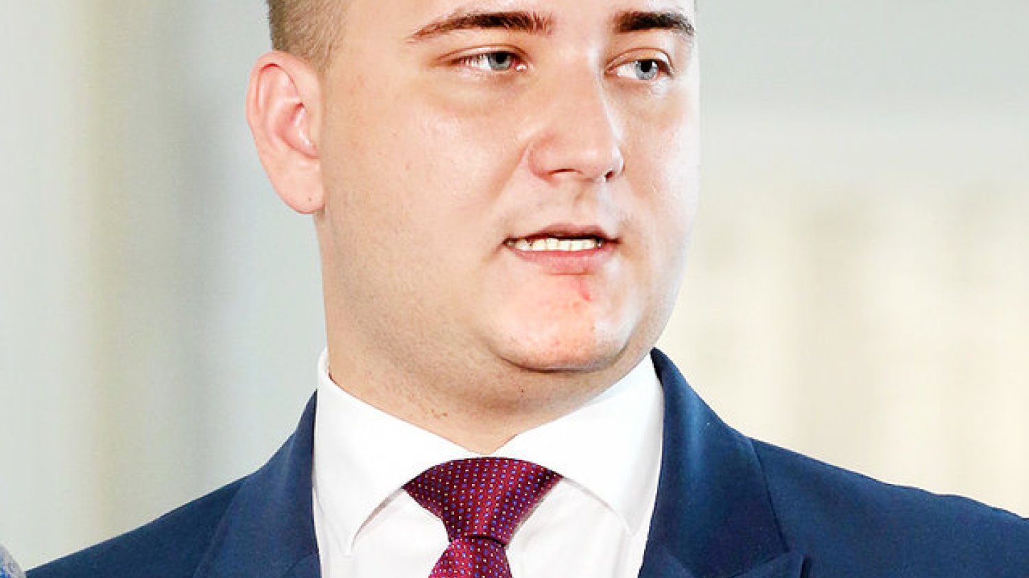 Kiedy Bartłomiej Misiewicz zadebiutuje jako gwiazda telewizji? Wciąż nie wiadomo, w Telewizji Republika nie wypracowano jeszcze koncepcji jego programu.