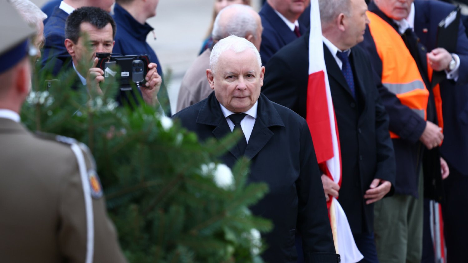 Jarosław Kaczyński zabrał wieniec. Jest zawiadomienie na policję