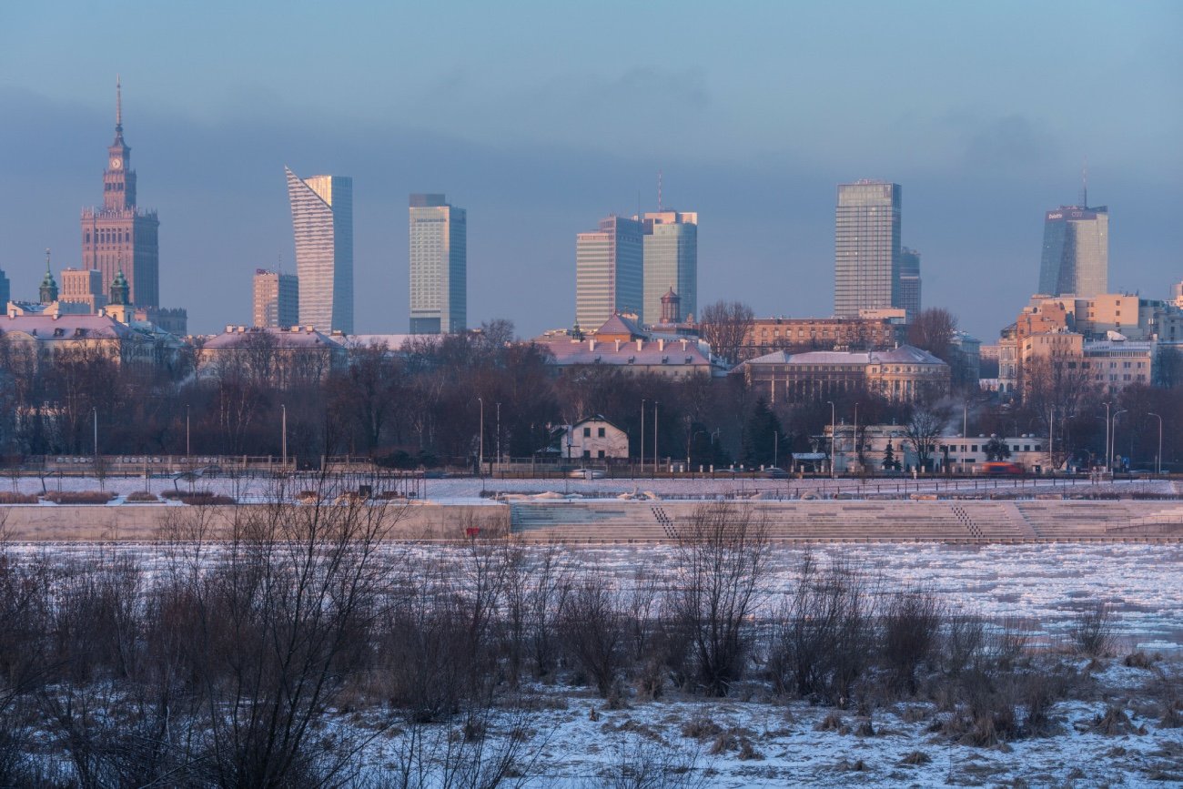 Zima nie odpuszcza, ale poniedziałek ma dla nas mały prezent. Prognoza pogody na poniedziałek. To czeka nas po mroźnej nocy.