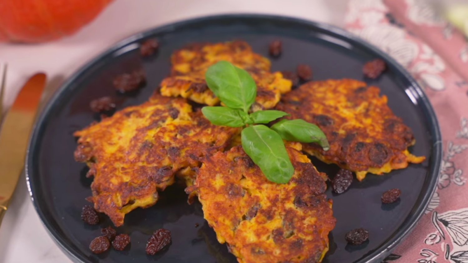 Przepis na aromatyczne placuszki dyniowe. Propozycja na lekki lunch