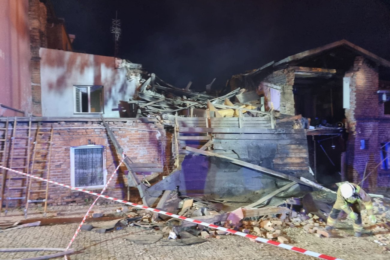Wybuch w domu w Chełmży, dwie osoby w ciężkim stanie trafiły do szpitala