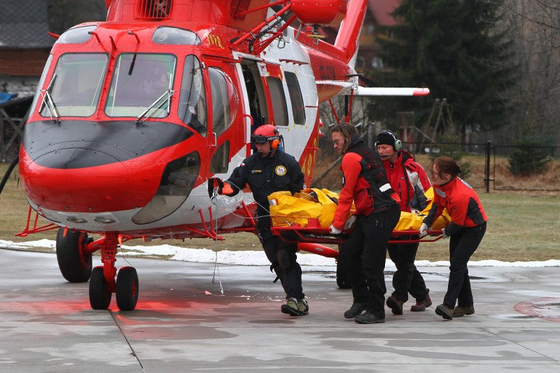 Ratownicy TOPR często ryzykują życiem przez niefrasobliwość turystów.