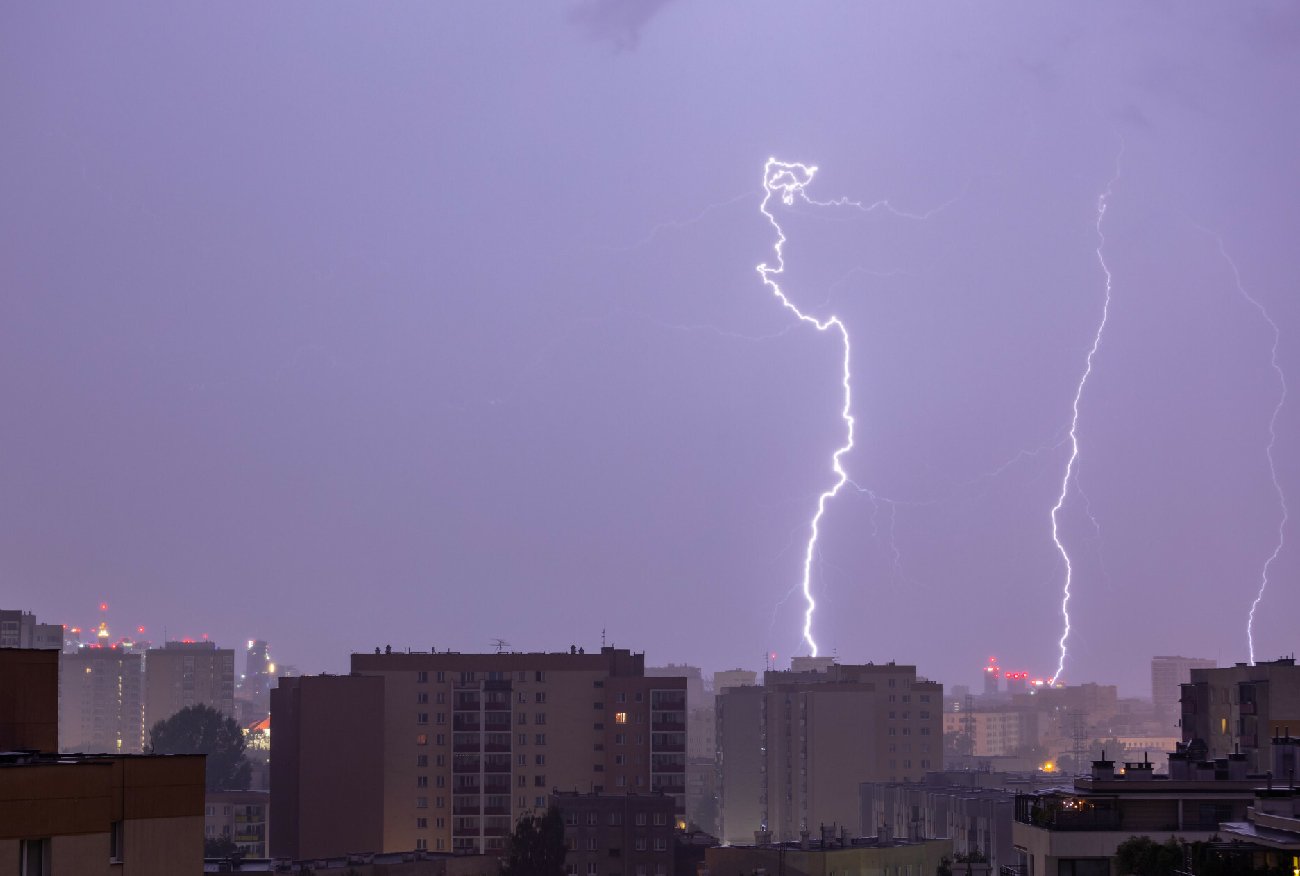 Pogoda znów da popalić. Są alerty RCB i IMGW.