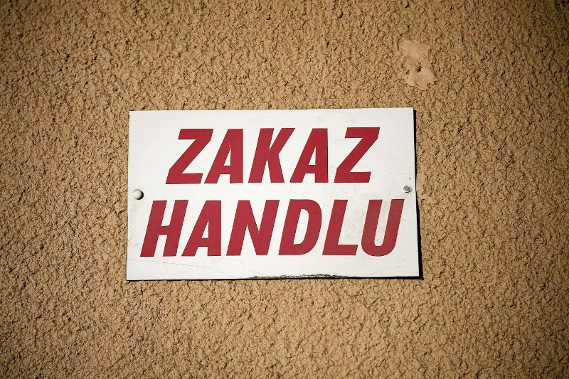 Społeczeństwo woli inne rozwiązanie ws. handlu w niedzielę niż to, które popiera PiS.