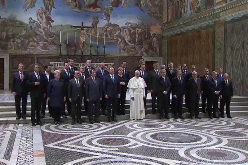 Gdzie na tym kadrze znaleźć premier Polski Beatę Szydło? Miejsce, w którym w Rzymie ustawiono przedstawicielkę PiS wiele mówi o obecnej sytuacji Polski w Europie.