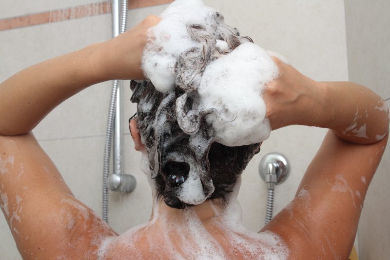 Metoda no poo polega na myciu włosów bez szamponu.