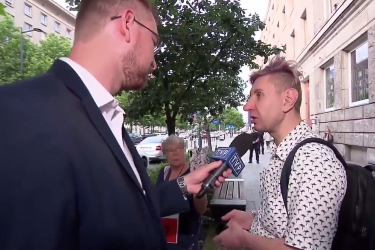 Reporter TVP zareagował na słowa "przechodnia". "Spotkamy się w sądzie"