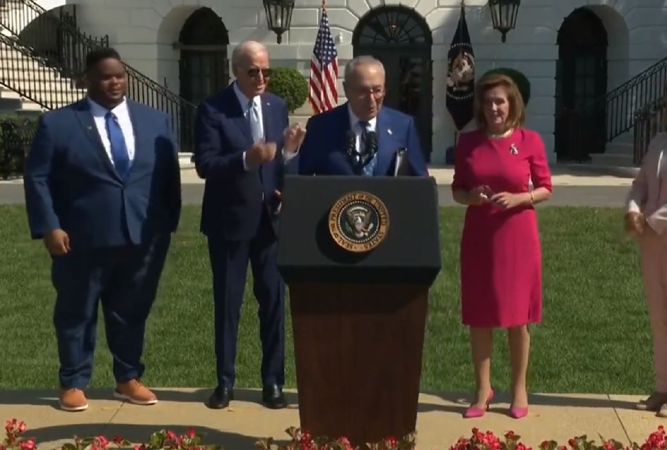 USA. Joe Biden zapomniał, że już witał się z senatorem [NAGRANIE]