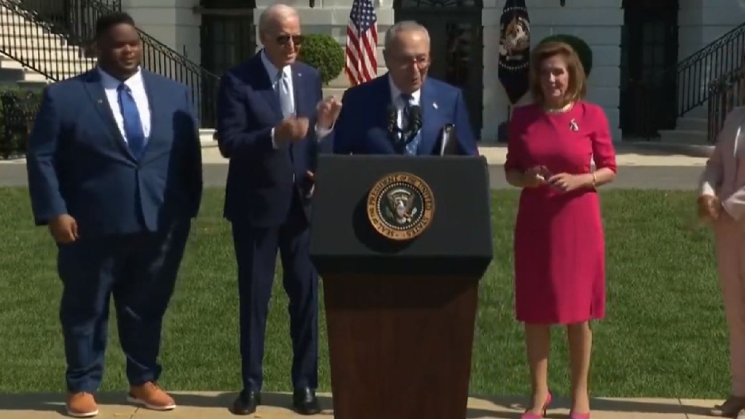 USA. Joe Biden zapomniał, że już witał się z senatorem [NAGRANIE]