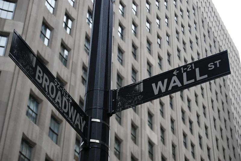 O aferze KNF wieści dotarły już nawet na Wall Street. Inwestorzy mają być informowani o skali korupcji w Polsce, aby mieli pełną świadomość ryzyka inwestycyjnego w naszym kraju.