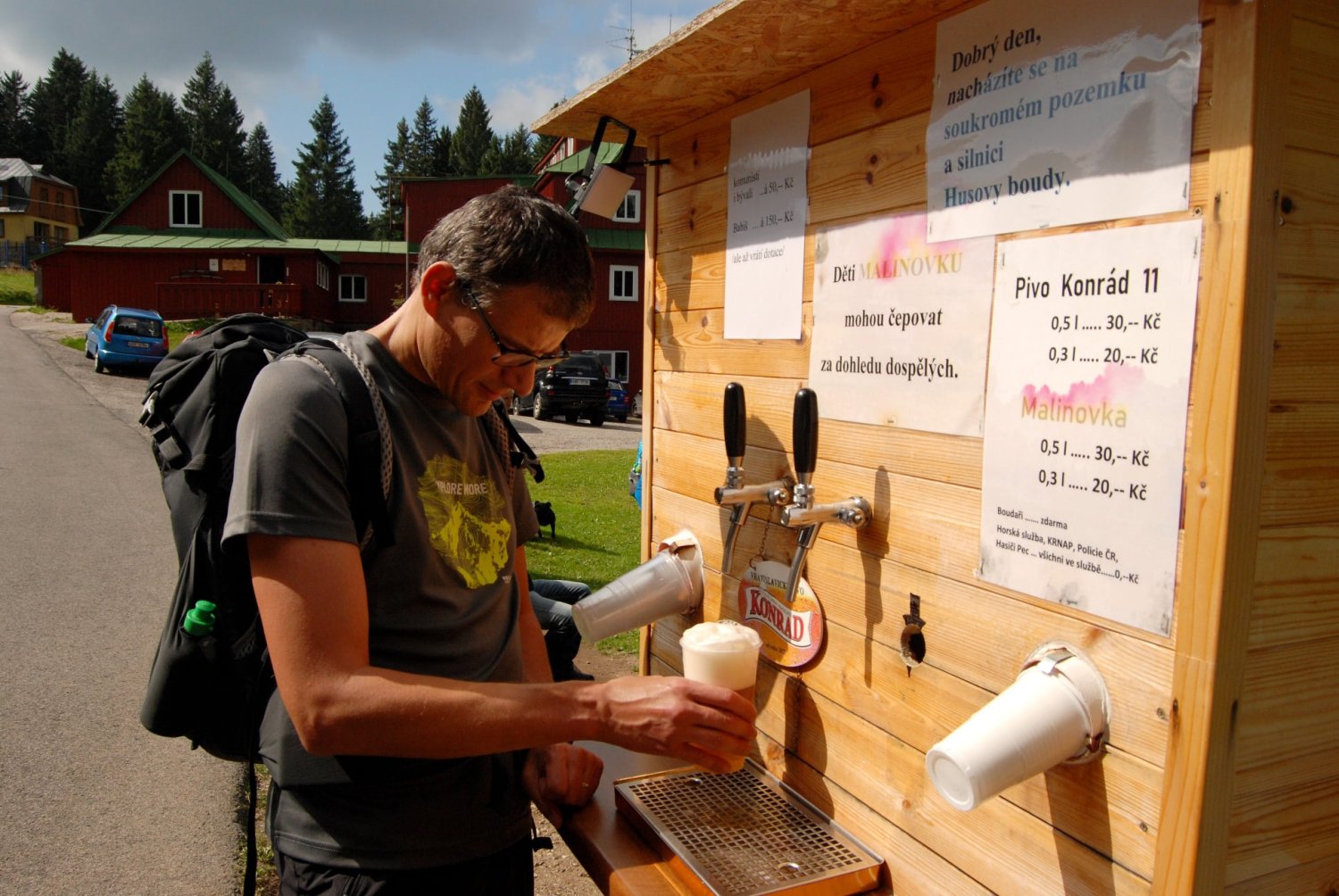 Podobne piwomaty stoją też przy innych szlakach górskich.