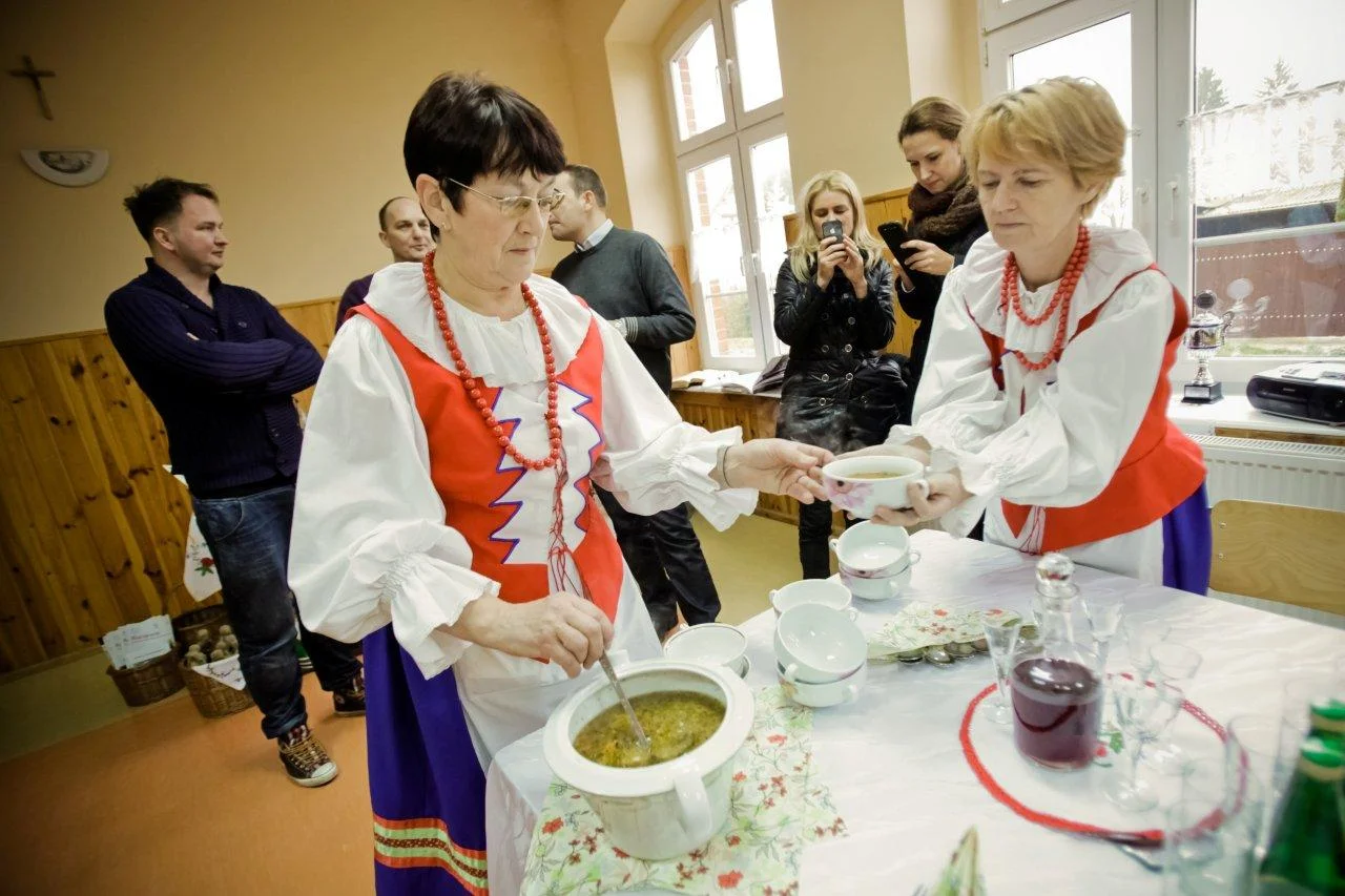 Panie ze Stowarzyszenia Kobiet "Kwiaty Kociewia"