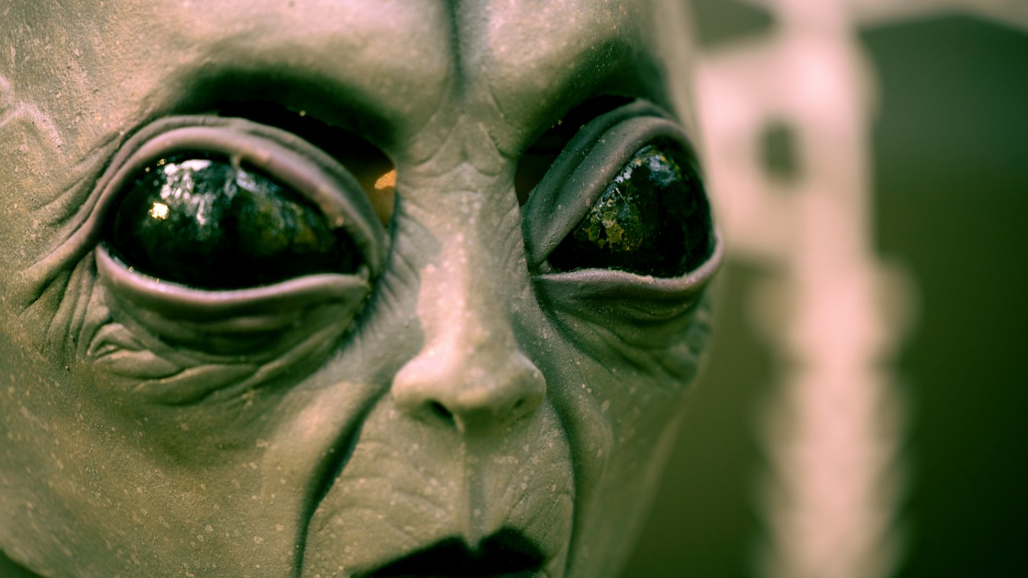 Ile warte są teorie spiskowe na temat UFO?