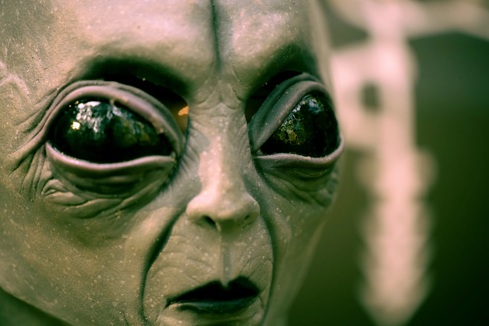 Ile warte są teorie spiskowe na temat UFO?