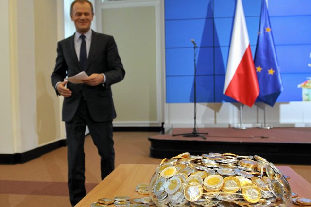 Po reformie emerytur rząd jest już bliski przejęcia części składki z OFE. Fundusze bronią się apelując do każdego z klientów z osobna.